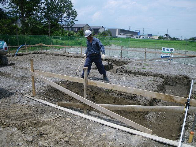 基礎工事開始