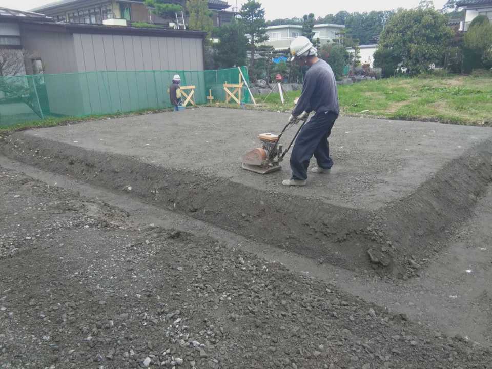 基礎工事スタート