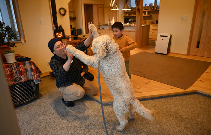 愛犬と遊べる斜め土間のある家