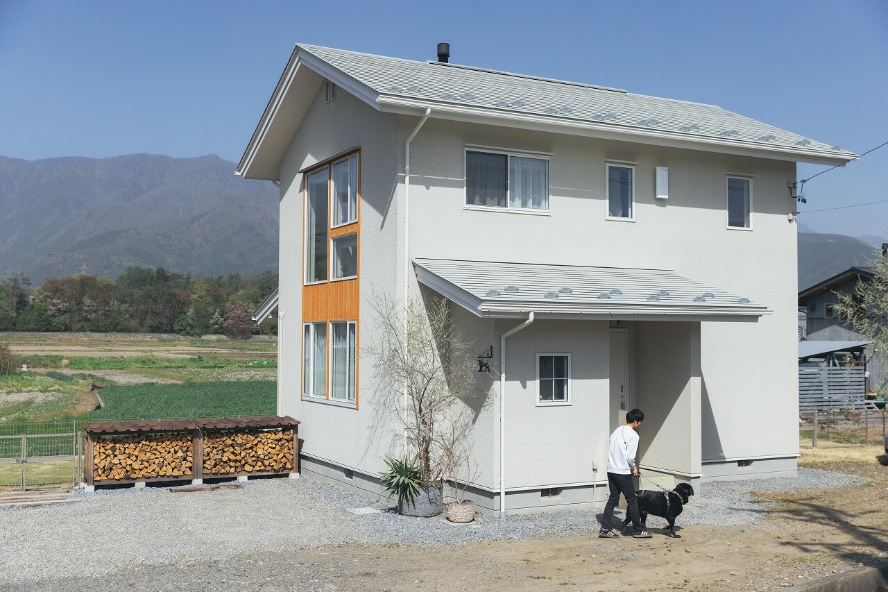 二階建ての家外観