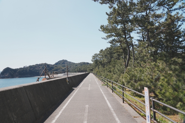 海岸沿いの自転車専用道路