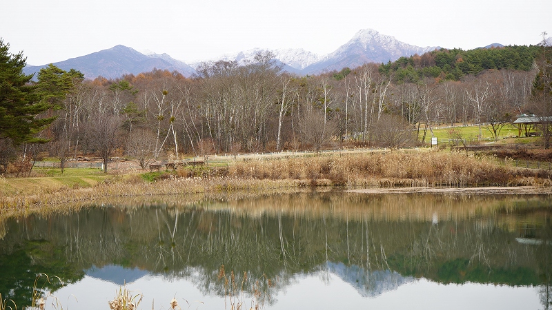 八ヶ岳の麓の湖