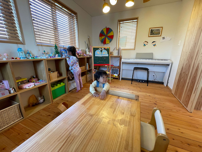 子ども部屋に置いた電子ピアノ