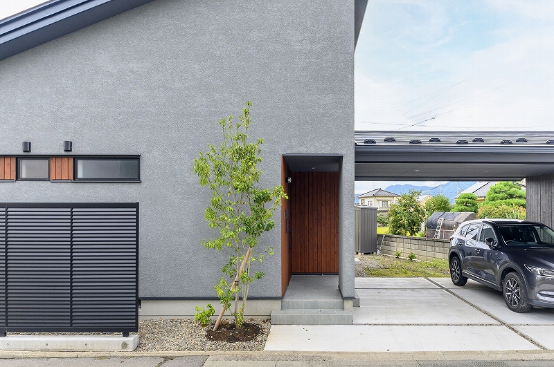 ガレージ付き平屋の外観