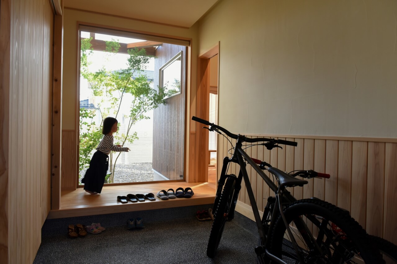 玄関土間に置いた自転車