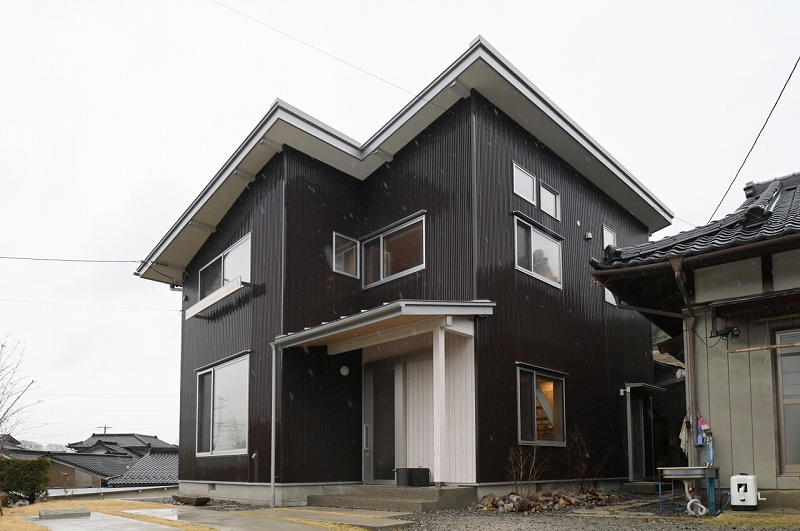 ガルバリウム鋼板の外壁